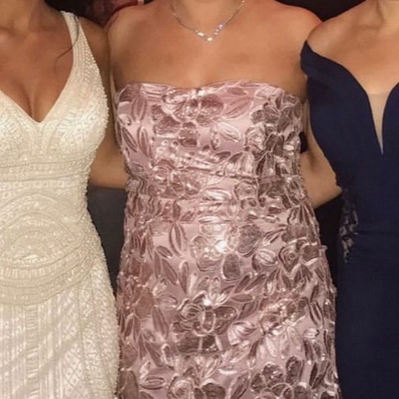 Belle Badgley Mischka - Picture 7 of 7